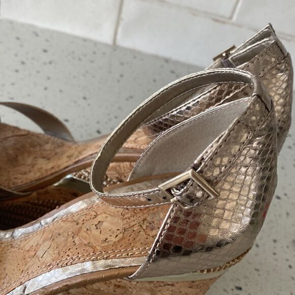 Gianni Bini Women Cork Wedge Metallic Gold Ankle Strap Platform Sandals Size 10 - Picture 13 of 16
